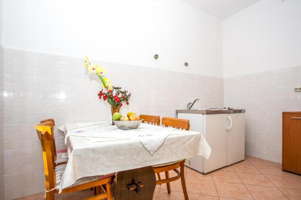 Apartments Nuic 748 Makarska Esterno foto