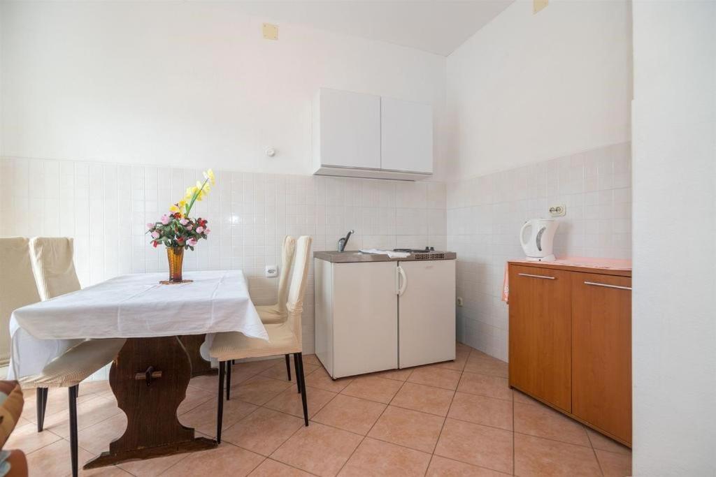 Apartments Nuic 748 Makarska Esterno foto